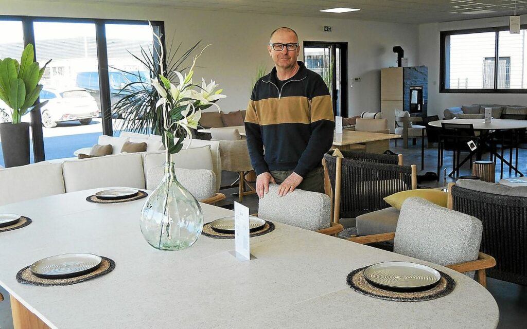 , ; Antony Cosson a ouvert Bretania Design zone de Kercadiou à Lanvollon