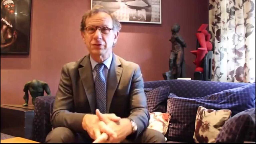 , (Saint-Germain-en-Laye): Interview de M.Cazaudehore – Hôtel à Saint-Germain-en-Laye