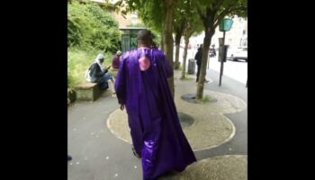 , (Ivry-sur-Seine): Devant le foyer d’africains d’Ivry sur seine